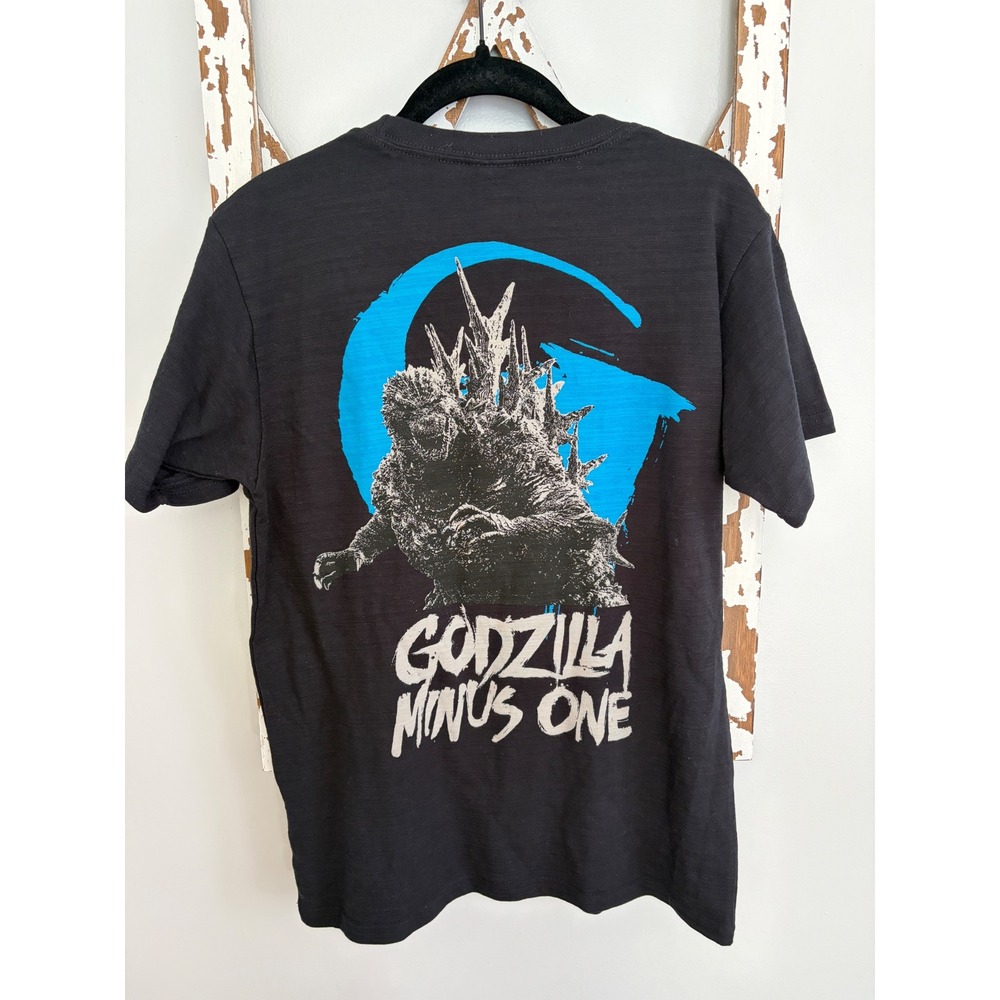 Godzilla Minus One graphic t-shirt 
size M